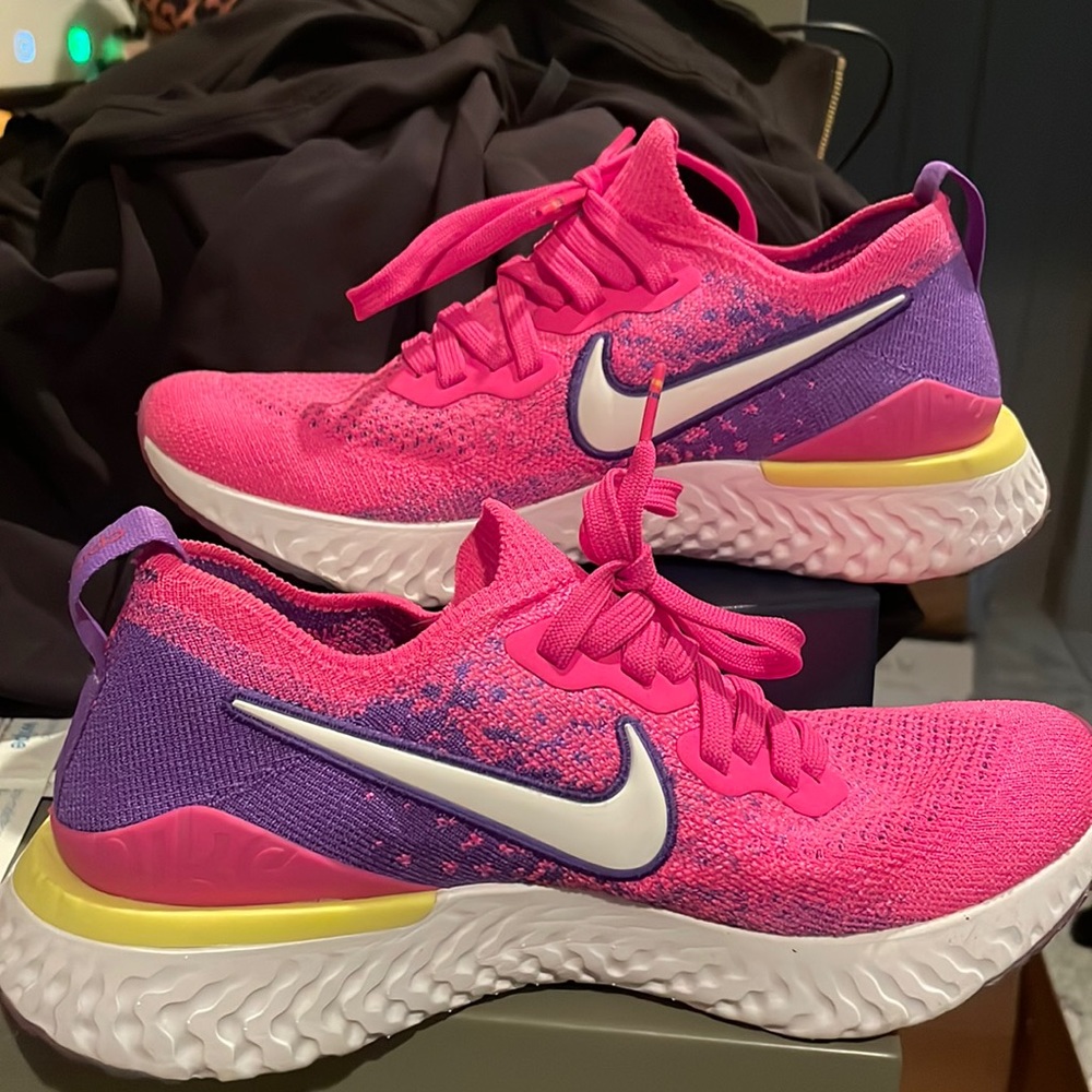 Nike React size 7 hot pink